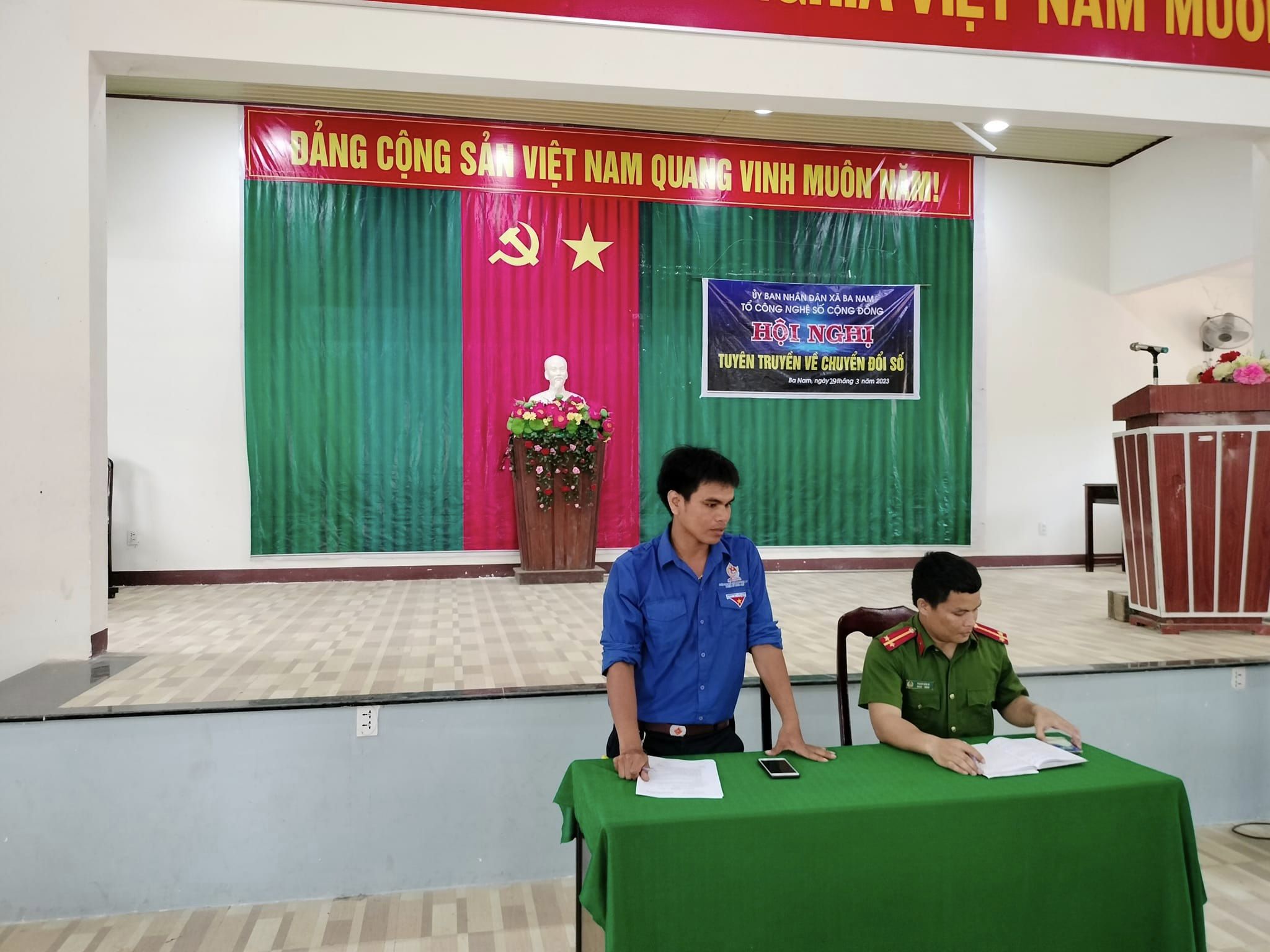 Tổ công nghệ cộng đồng xã Ba Nam tuyên truyền công tác chuyển đổi số năm 2023
